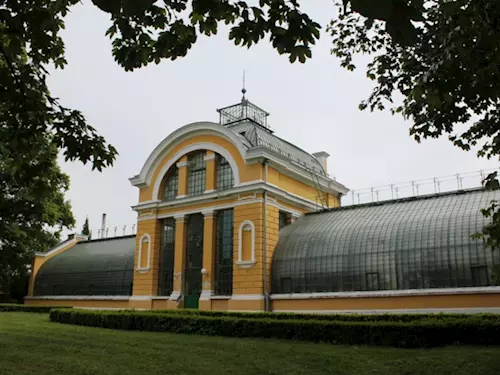 Historický palmový skleník u zámku v Kopidlně
