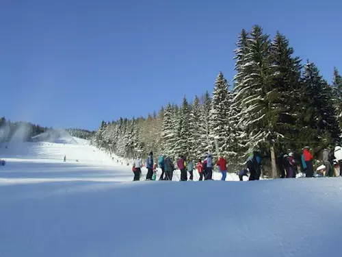 Skiareál Herlíkovice nyní nabízí 6 km sjezdových tratí s vrstvou technického a prírodního snehu od 30 do 50 cm
