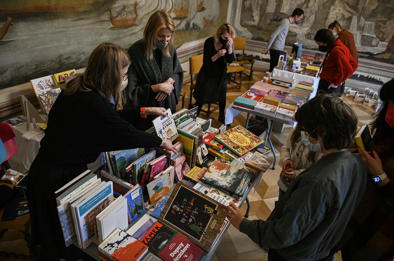Galerie hlavního města Prahy zve do Trojského zámku na knižní veletrh Art Book Fair