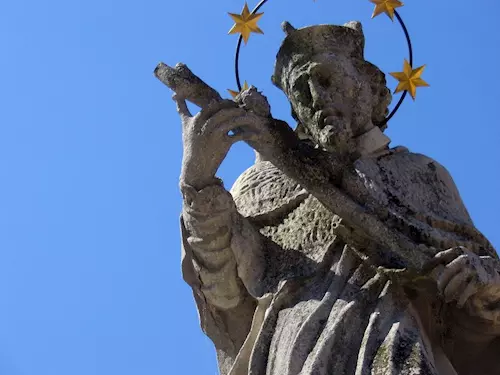 Mlčenlivý svatý Jan Nepomucký – nejznámější český světec