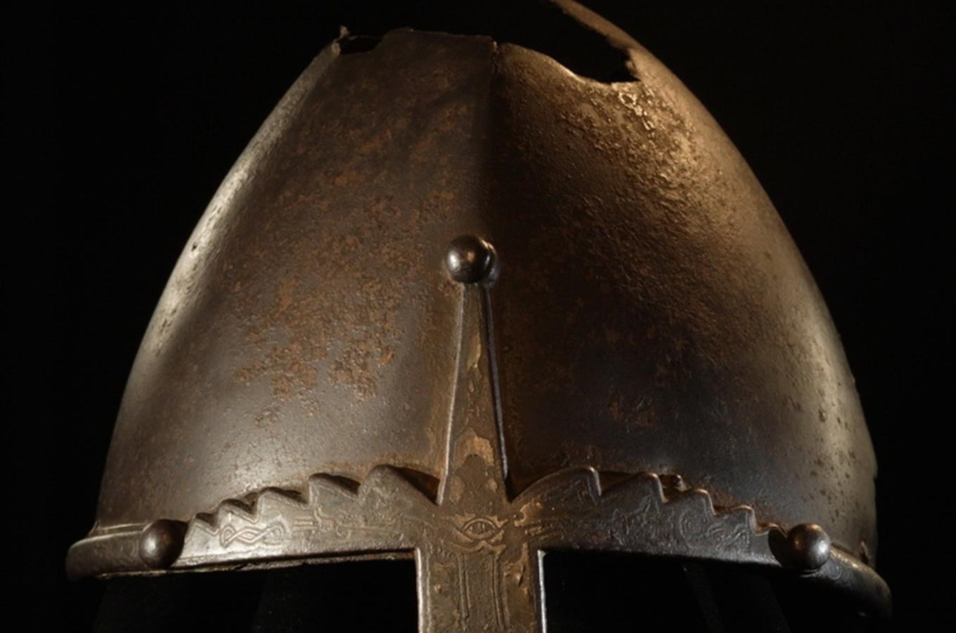 Zvon prilby, vykovaný zrejme v Cechách z jednoho kusu železa, mohl svetci patrit