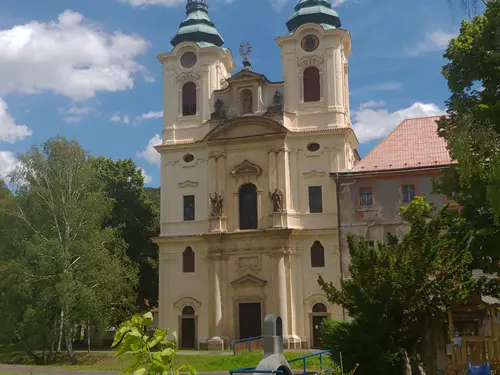 Kostel Nanebevzetí panny Marie a augustiniánský klášter v Dolním Ročově