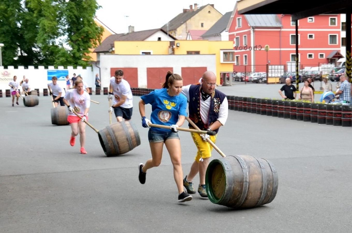 Mistrovství světa v koulení pivních sudů se bude konat v areálu Rodinného pivovaru Chodovar