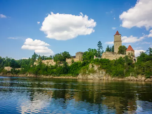 Deset hradů, zámků a klášterů kolem Vltavy 
