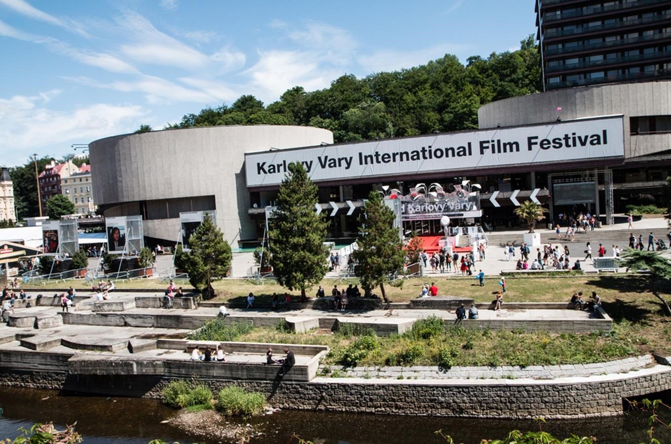 #světovéČesko a Karlovy Vary: Mezinárodní filmový festival a jeho srdce, ikonický hotel Thermal