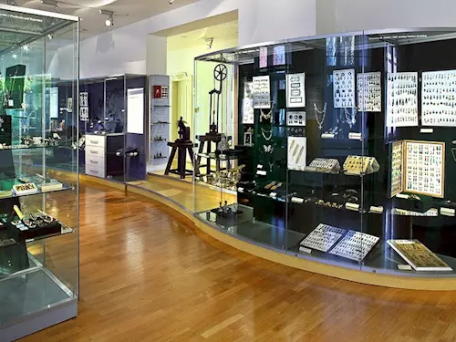Dojde k rozšírení prezentace sklenených knoflíku, kterých muzeum vlastní více než 5 milionu unikátních vzoru