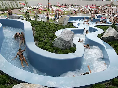 Nejvetší aquapark v Cesku Aquapalace Praha rozšíril v lonském roce pocet tobogánu