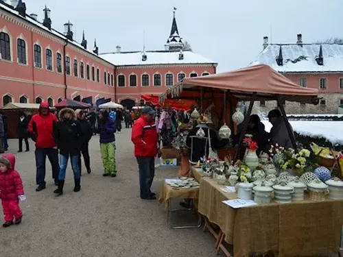 Adventní trhy na zámku Sychrov