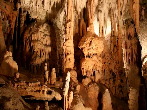 Místo Punkevek však výjimecne zustane pres zimu prístupná Katerinská jeskyne