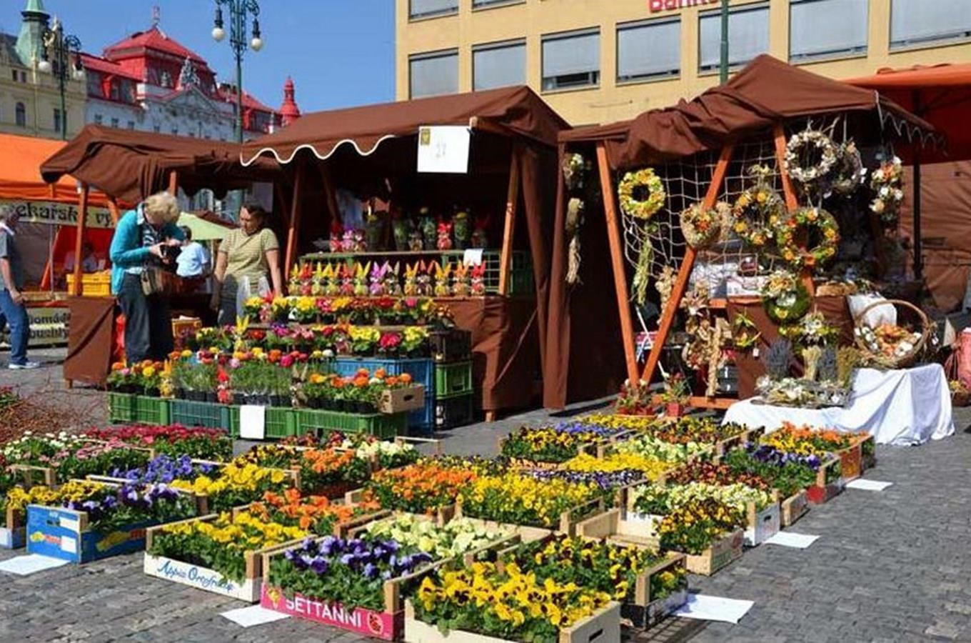letní trhy na náměstí Republiky