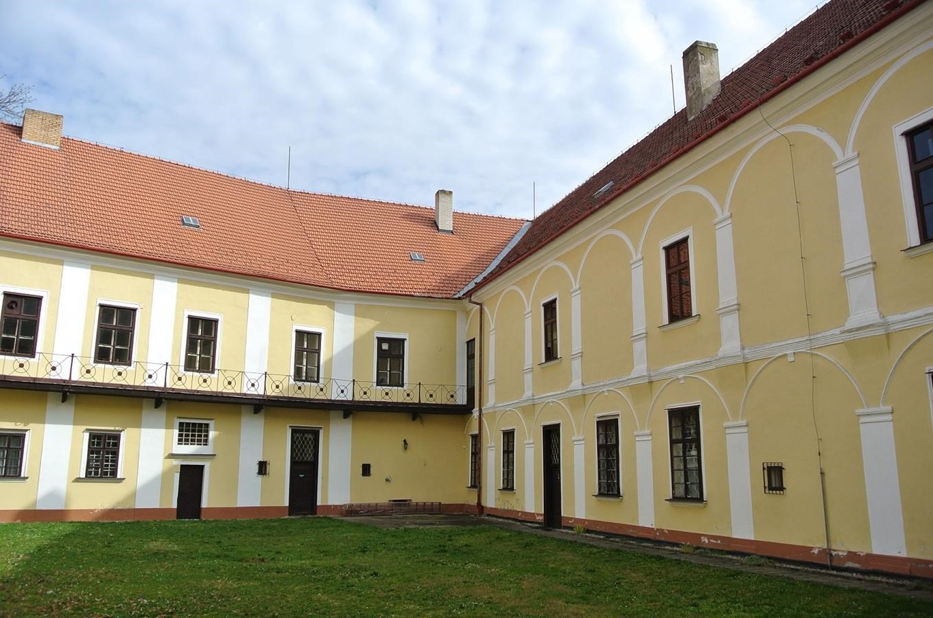 Zámek Moravec - dopozitář Moravského zemského muzea