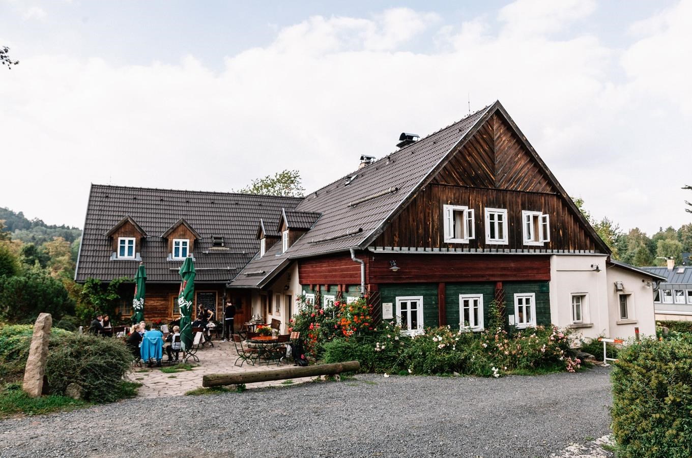 Usedlost Na Stodolci – penzion, restaurace a jízdárna v Chřibské: zavřeno do odvolání