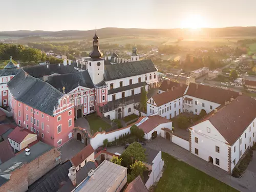 Broumovský klášter – impozantní komplex dle projektu K. I. Dientzenhofera 