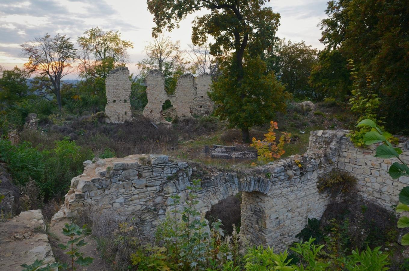 Zřícenina hradu Pravda u Pnětluk