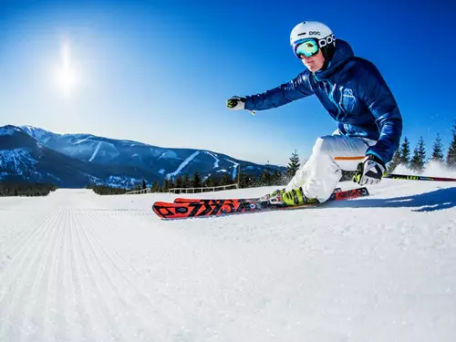10 tipů, kde si v Krkonoších užít sjezdové lyžování