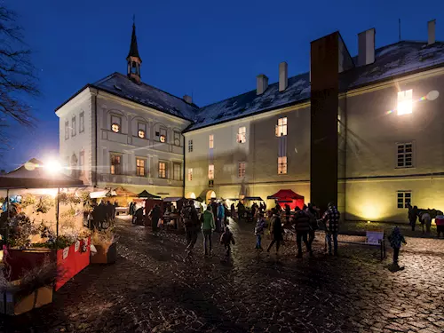 Adventní trhy na zámku Svijany – zrušeno