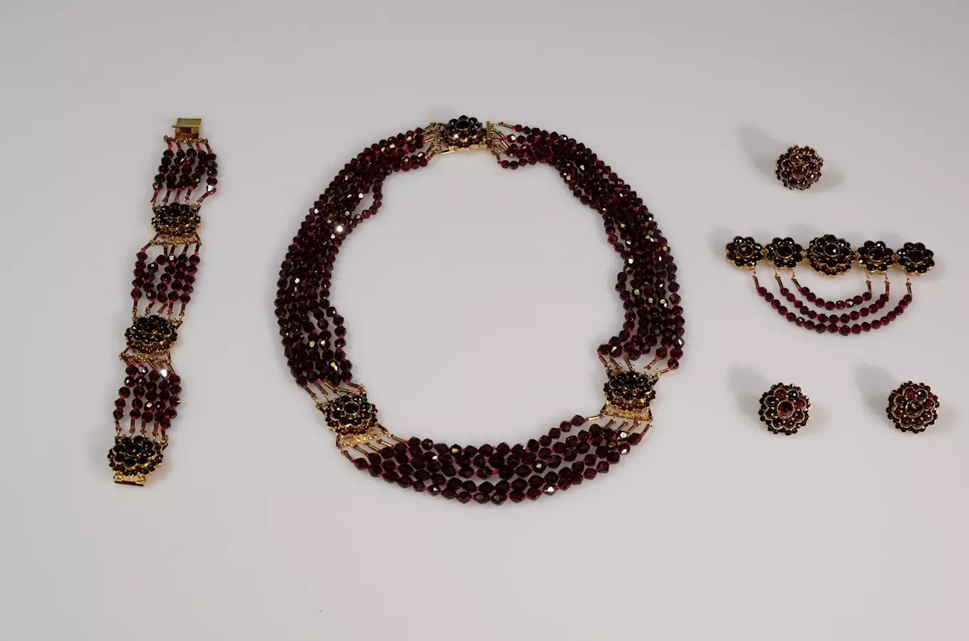 Výstava v Muzeu Českého ráje Turnov – šperky pro britskou královnu Alžbětu II.