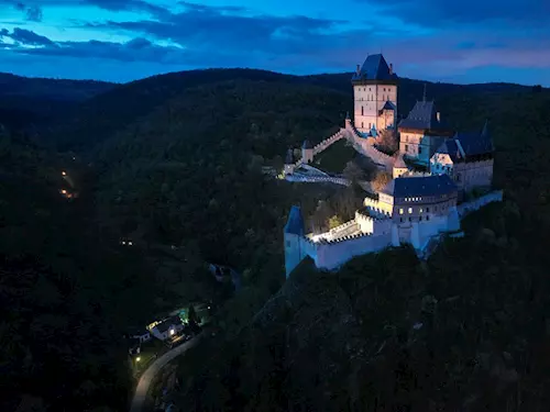 Večerní prohlídky hradu Karlštejn – červenec a srpen