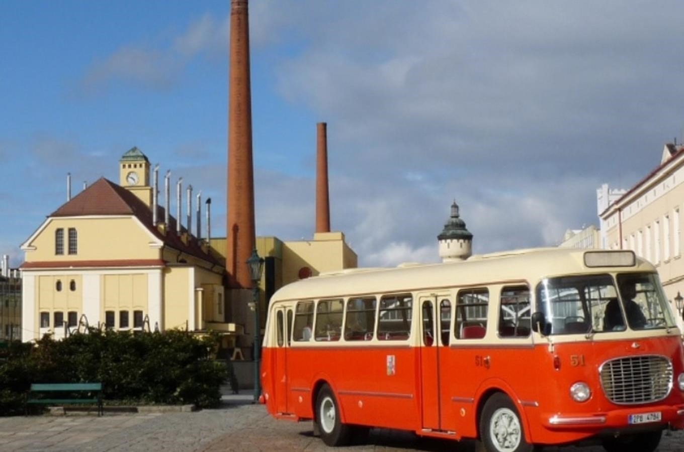 Víkendová linka historického autobusu propojí plzenské turistické atrakce