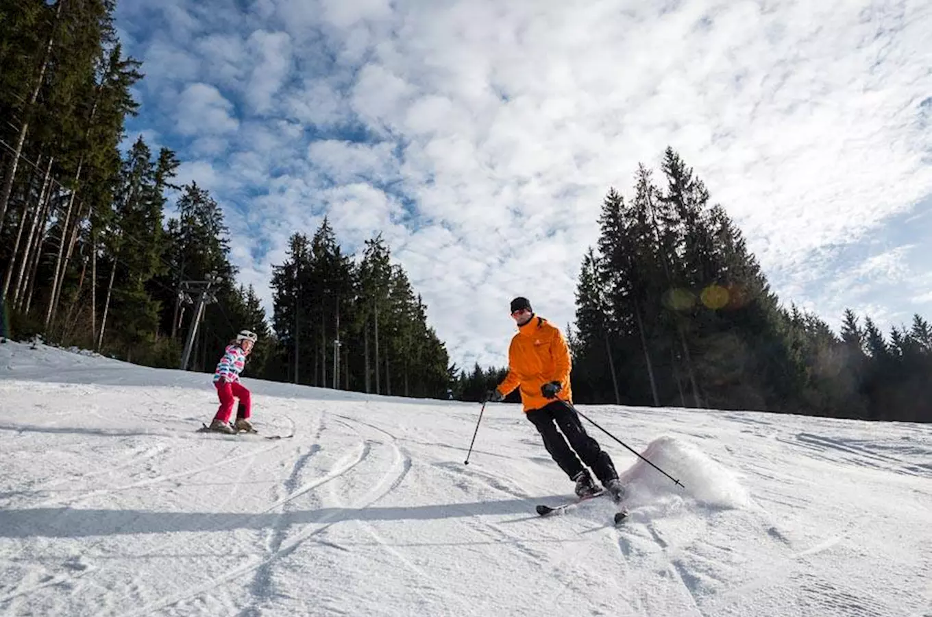 Sezóna ve Ski areálu Razula vrcholí: o víkendu bude testování skialpů a dětský závod