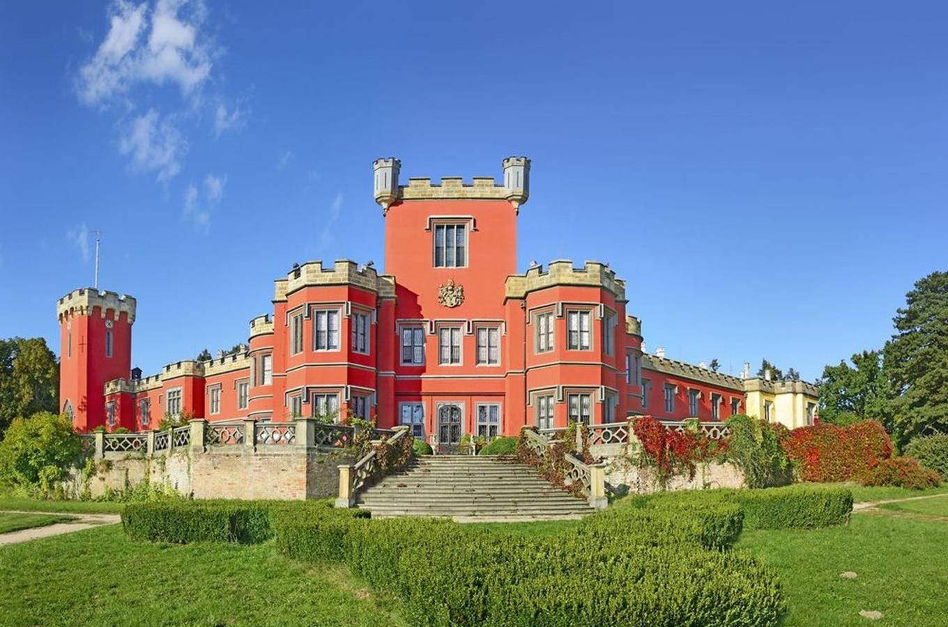 Prožijte Svatojánskou noc na zámku Hrádek u Nechanic