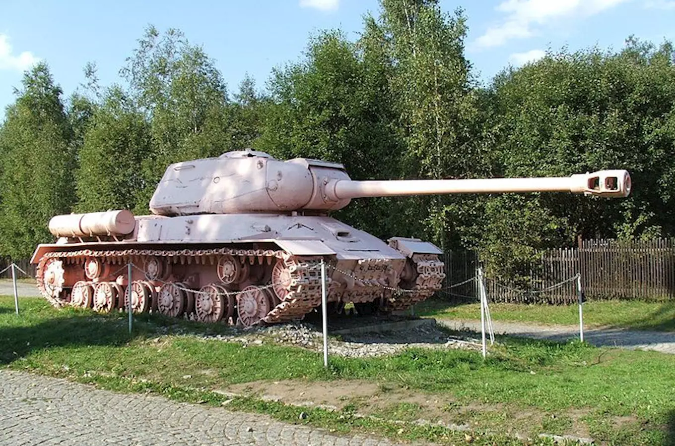 Slavný Růžový tank se opět vrací do centra Prahy
