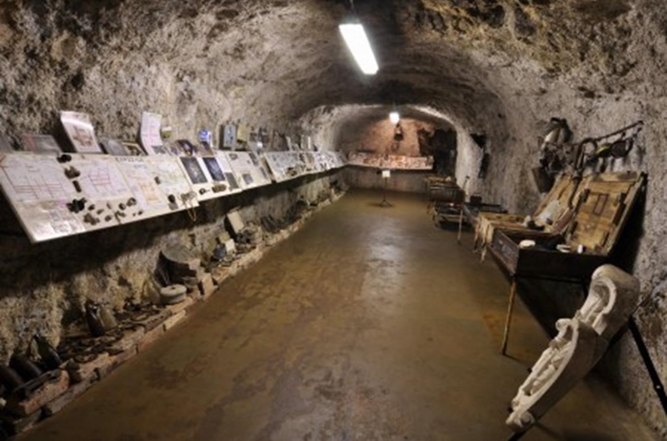 Nacistická podzemní továrna - sklad PHM u Jánské ﻿v Českém Švýcarsku