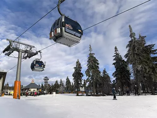 Zima v Krkonoších: lyžování, sáňkařské dráhy, sněhový Krakonoš a spousta zábavy