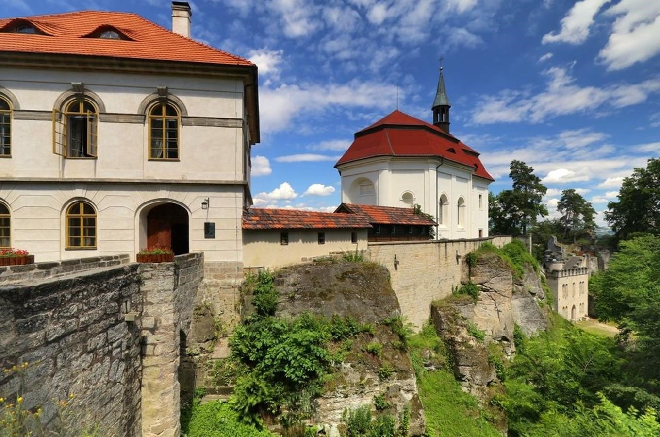 Prohlídka hradu Valdštejn s loupeživým rytířem