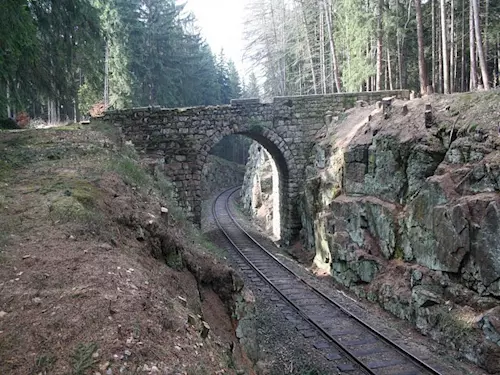Zapomenutý kamenný most u Nejdku