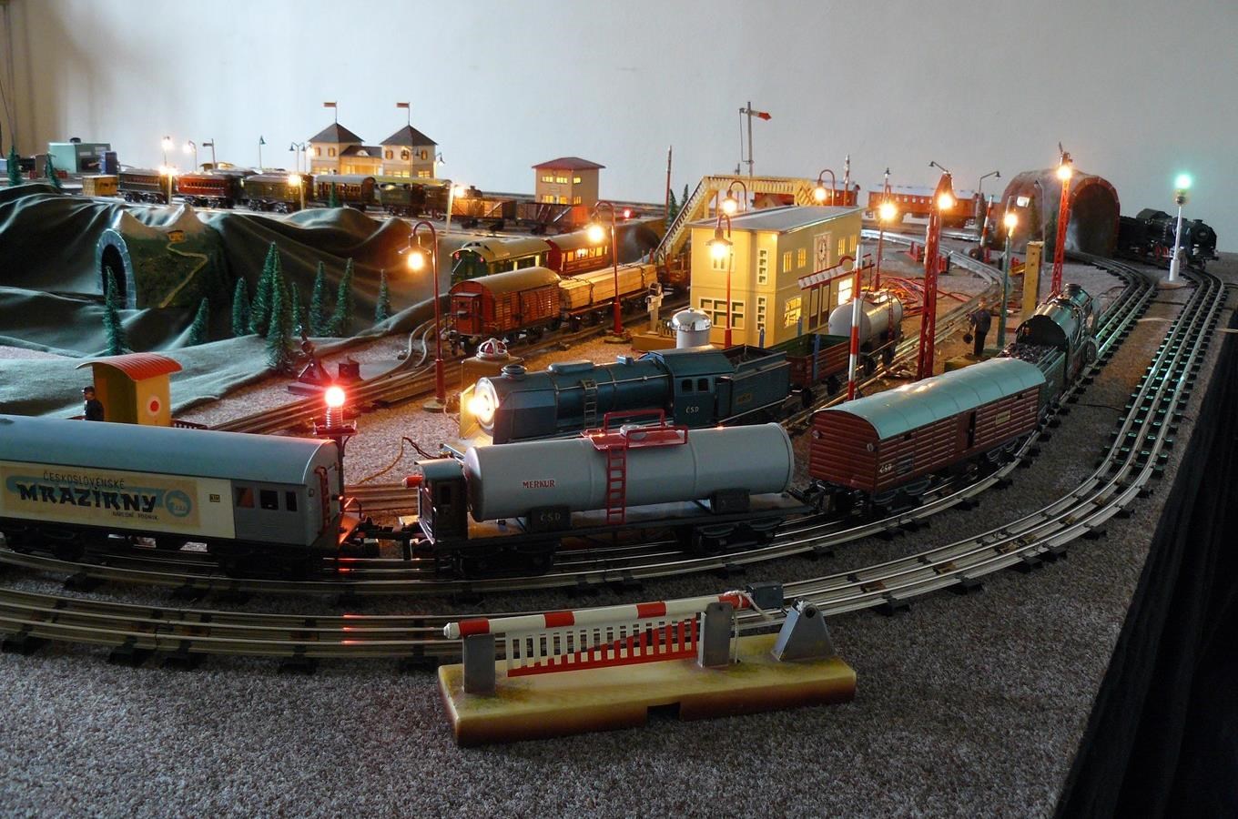 Komentované ukázky opravy železničních hraček
