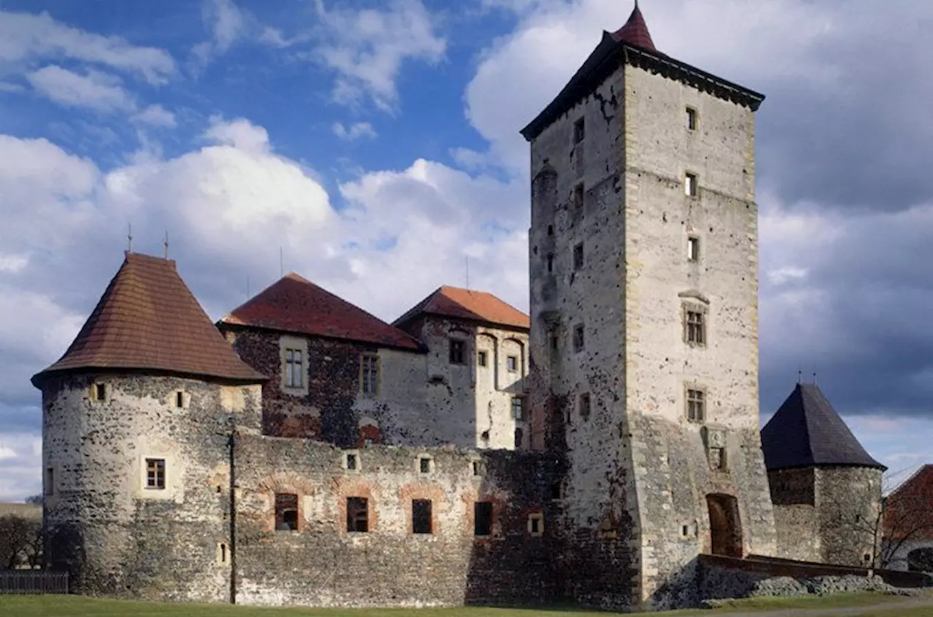 Letošní velkou novinkou na hrade Švihov budou netradicní projíždky na pramici