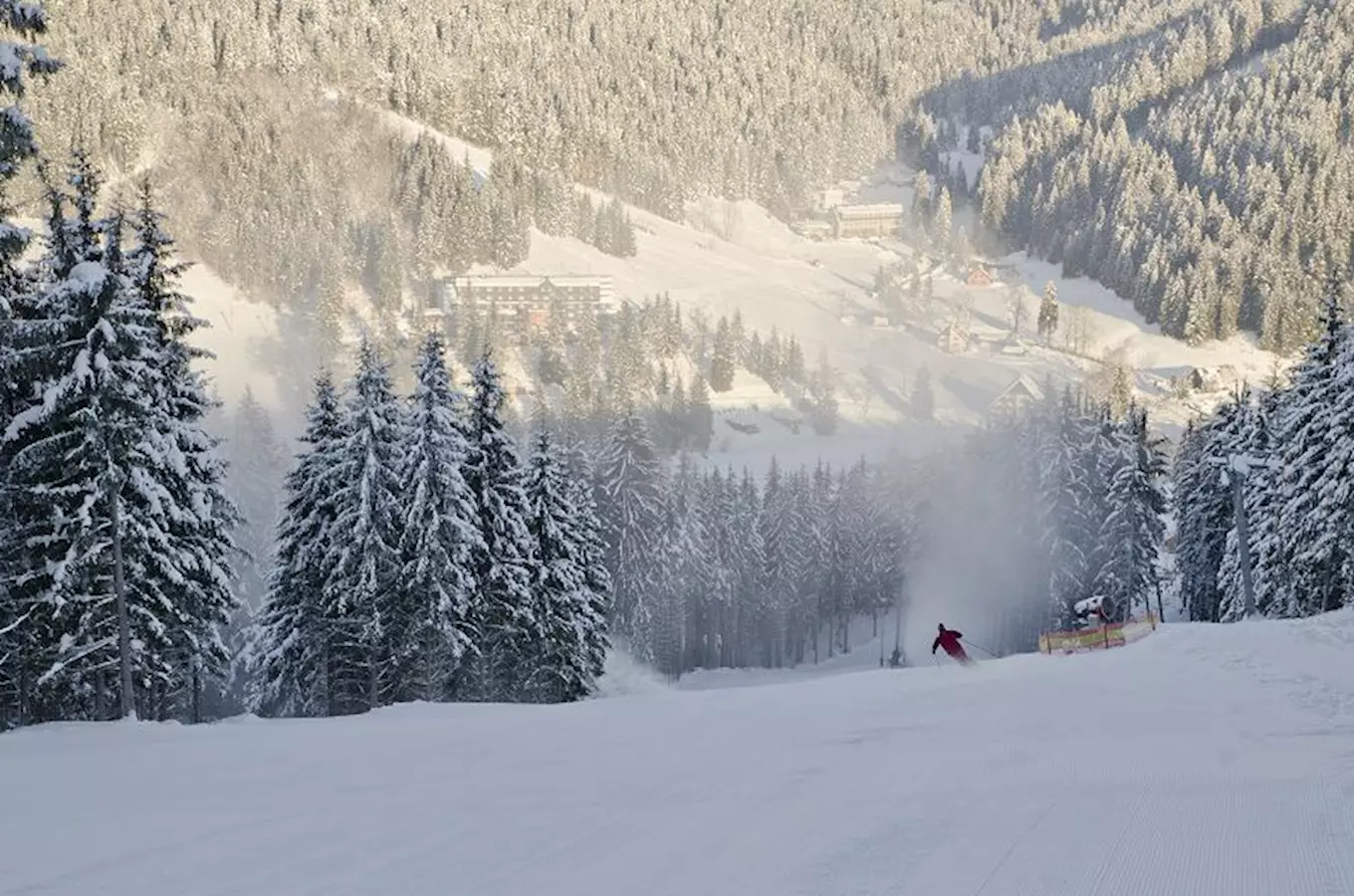Návštevníci Ski areálu Razula ve Velkých Karlovicích si se skipasem užijí nejen lyžování