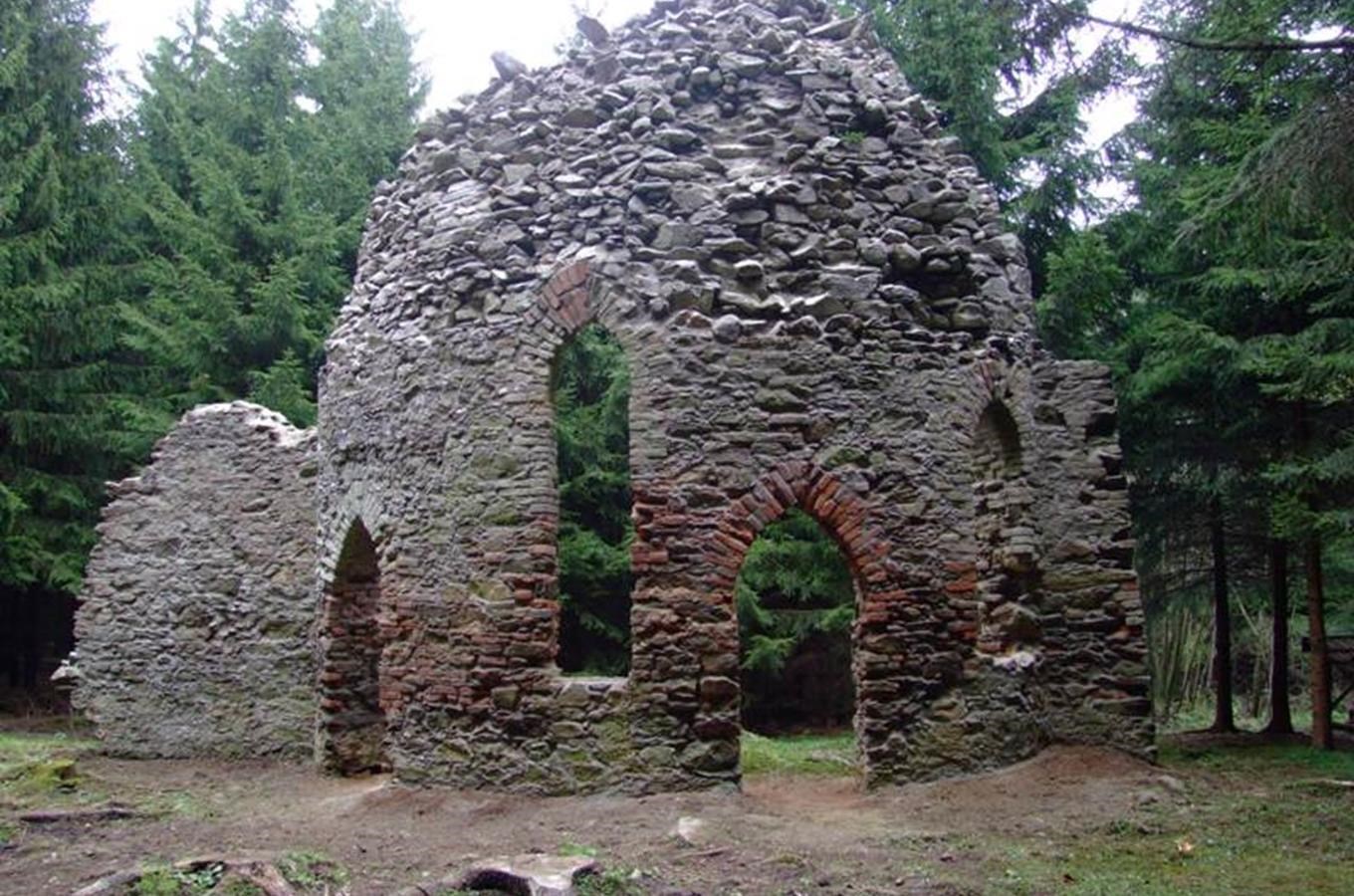 Umělá zřícenina kaple Jivina u Dolní Rožínky