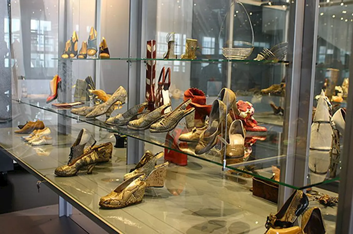 Sbírku historické obuvi si prohlédnete v Batove institutu