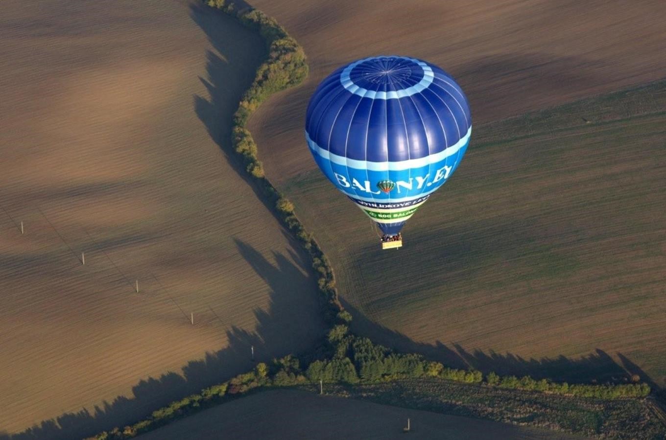 Vyhlídkový let balónem – plujte s námi v největším horkovzdušném balonu 