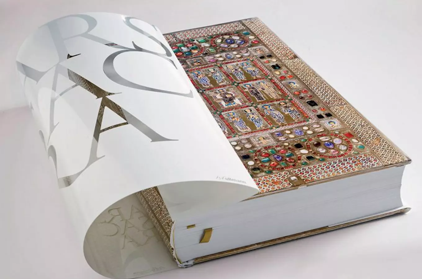 Jedenáctikilogramová kniha o umění patří k českým rekordům