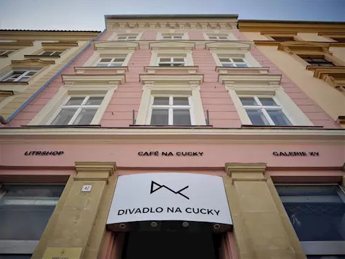 Divadlo na cucky v Olomouci s galerií a kavárnou