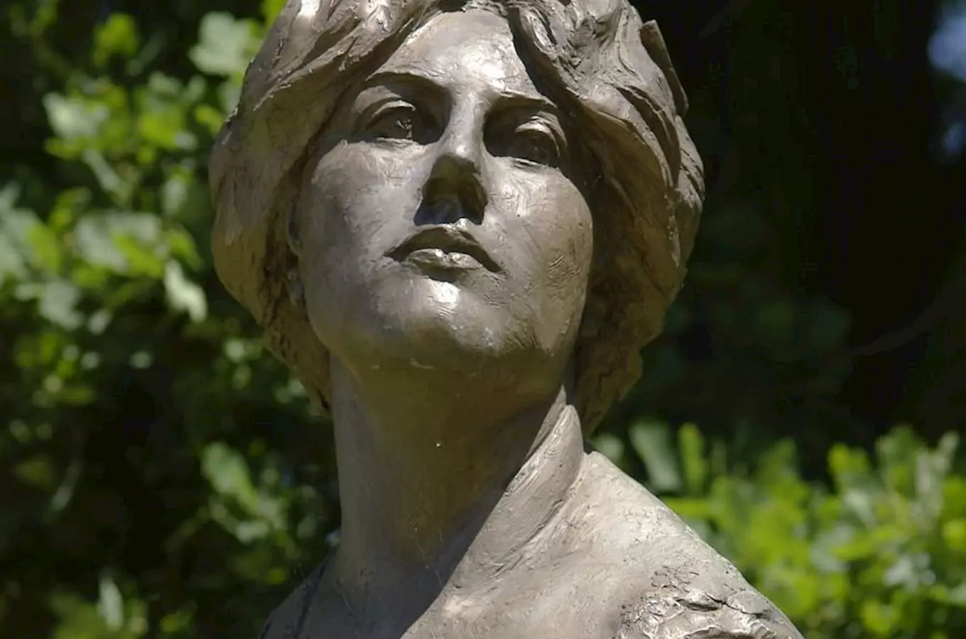 Busta Emy Destinové ve Stráži nad Nežárkou