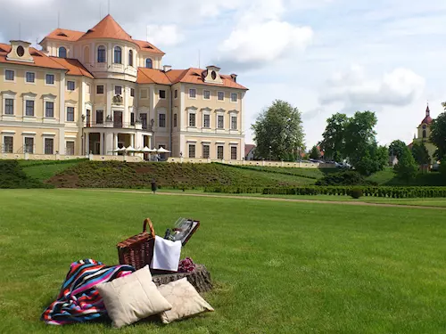Piknik v zahradách na zámku Liblice