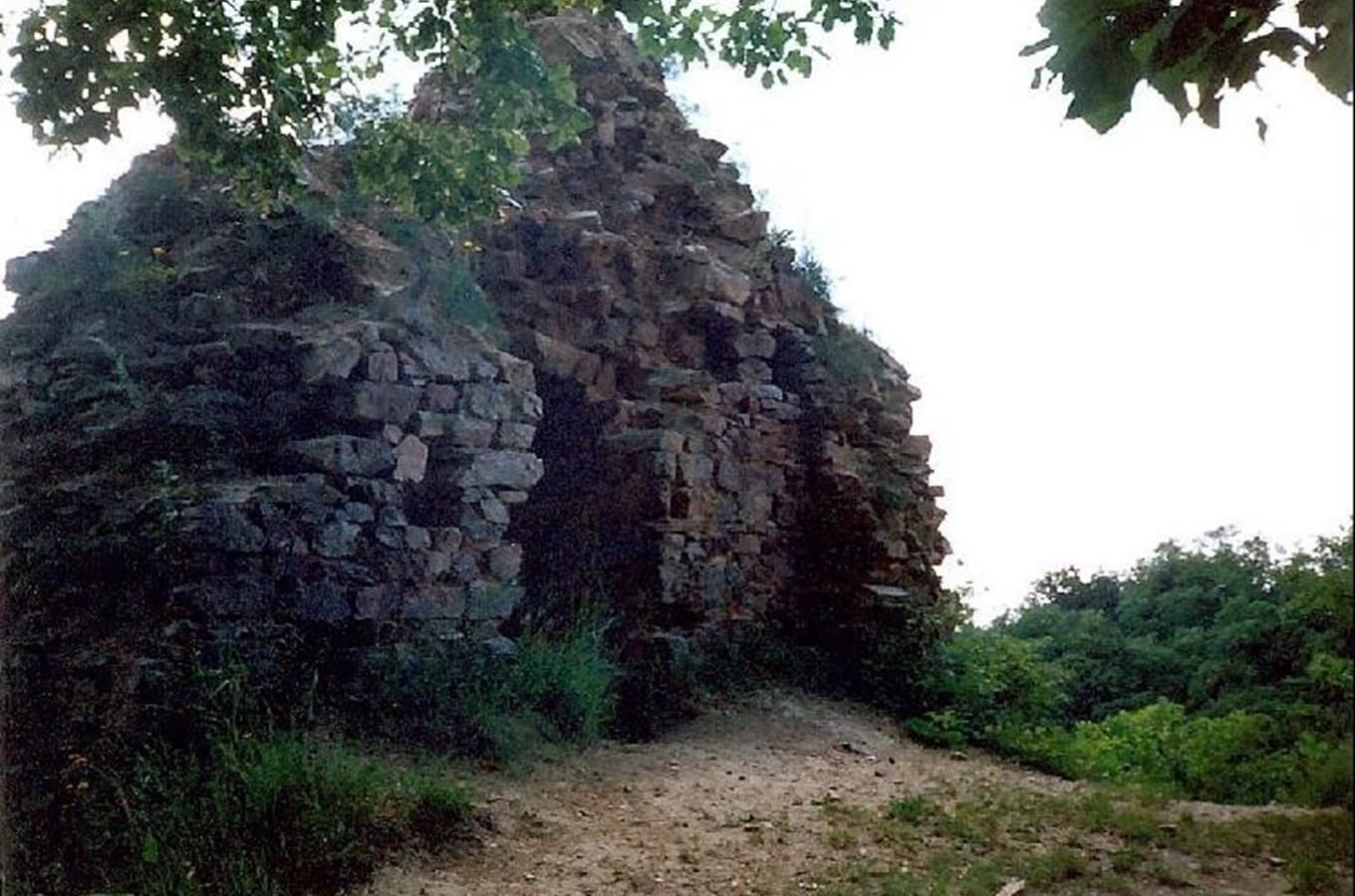 Zřícenina hradu Lapikus
