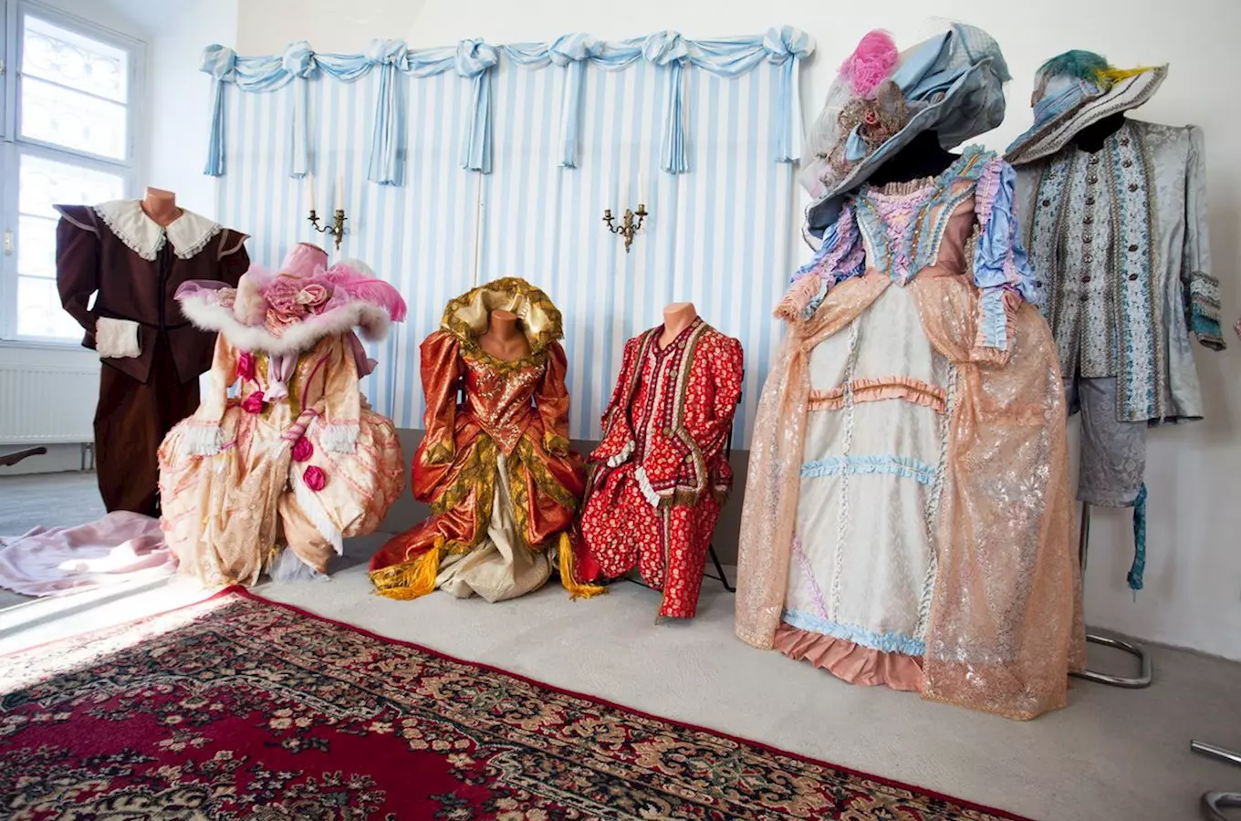 Zámek Napajedla hostí výstavu kostýmu a rekvizit z pohádek