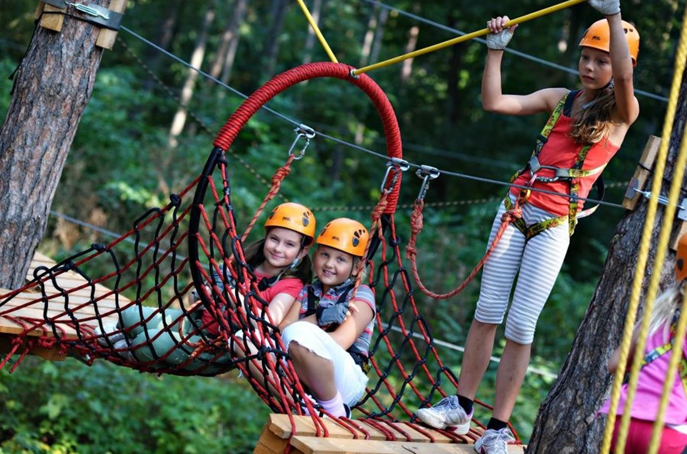 Adrenalinové dobrodružství v korunách stromů – lanové centrum Jungle park