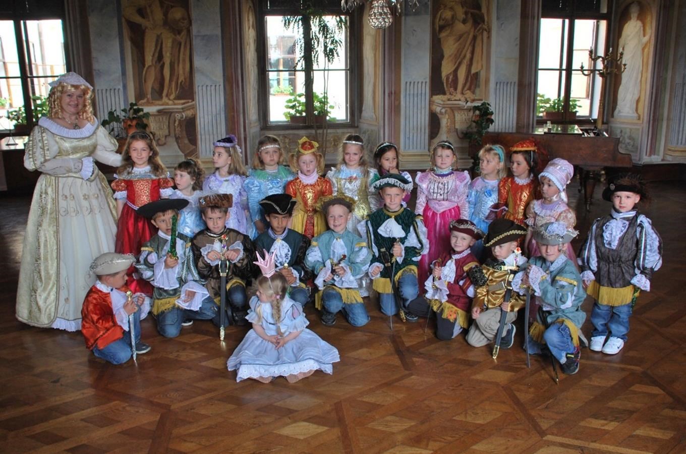 Kostýmové prohlídky – půjčovna historických kostýmů na zámku Milotice