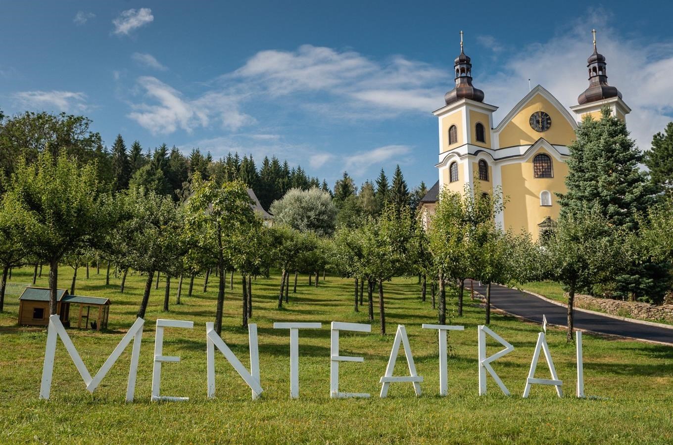 Divadelní festival Menteatrál v Neratově zve opět na netradiční představení