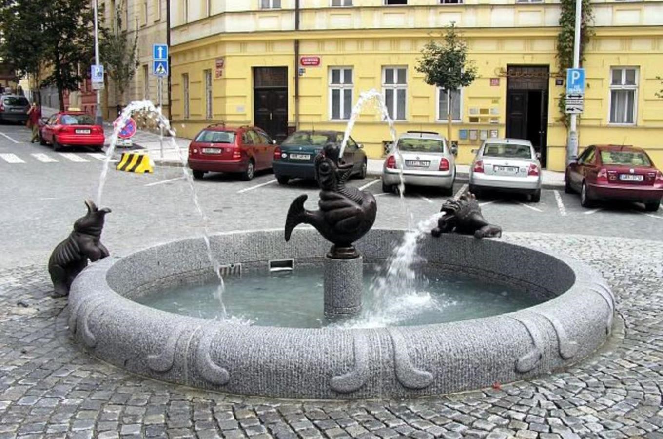 Zvláštní fontána od Miroslava Beščece na Vinohradech