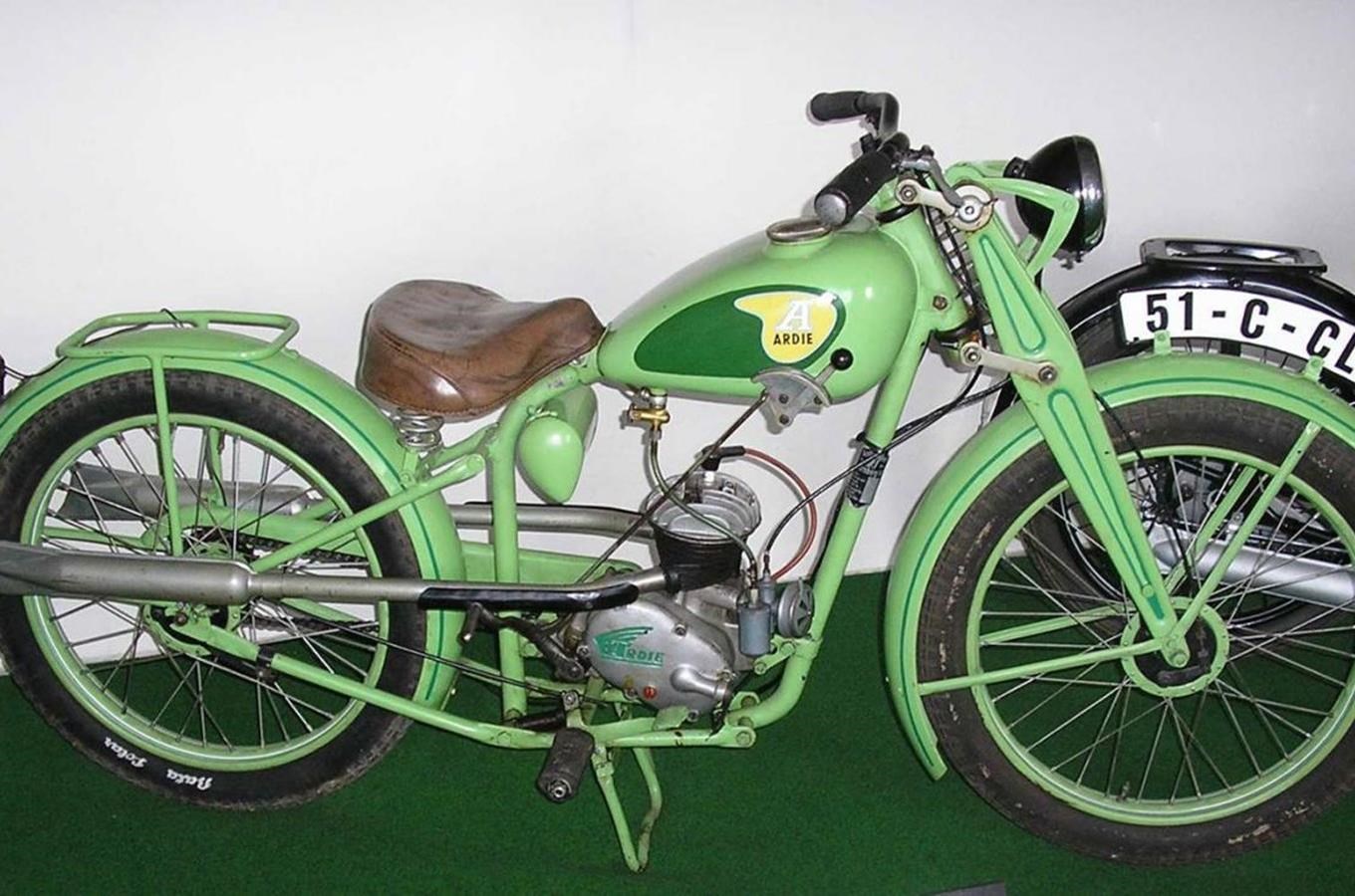 Muzeum historických motocyklů a expozice hraček Bečov nad Teplou