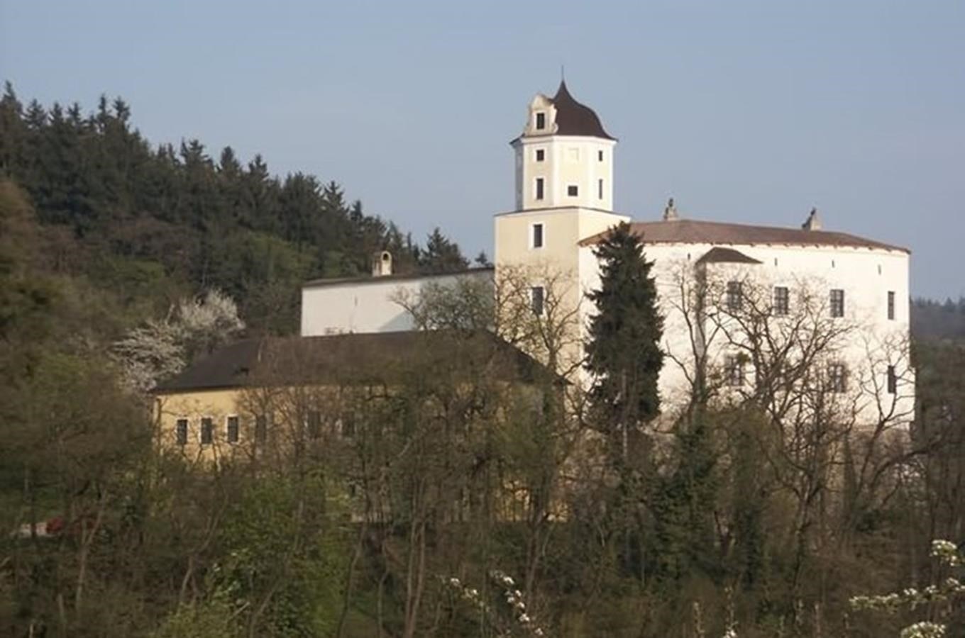 Hrad Malenovice - prepychové sídlo rodu Šternberku