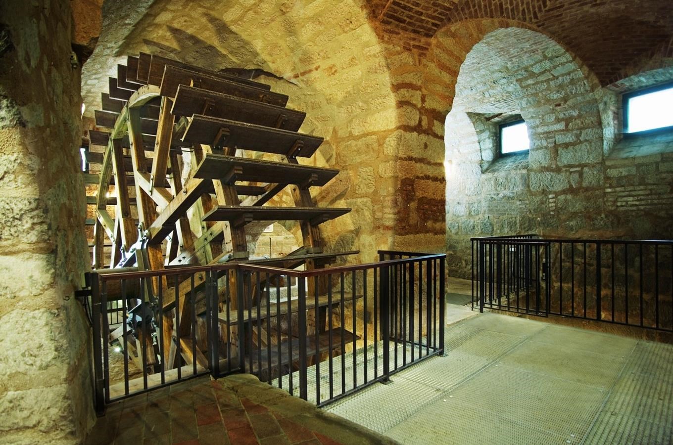 Užijte si speciální prohlídky Plzeňského historického podzemí za svitu baterek
