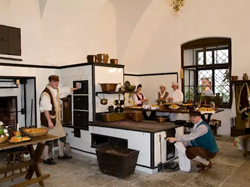 Oživená zámecká kuchyně na zámku Žleby – říjen 2019